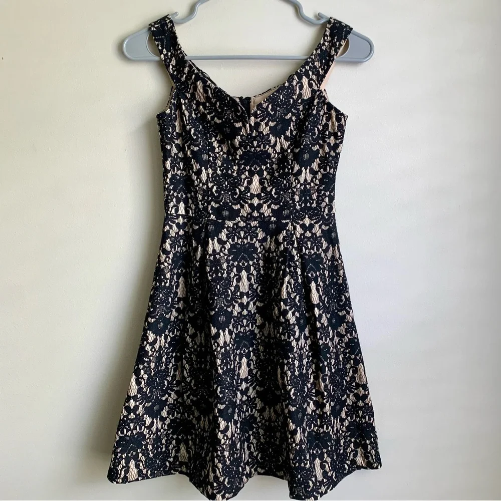 Francesca's Black Lace Overlay Sweetheart Fit & Flare Mini Dress SZ XS - Picture 2 of 6